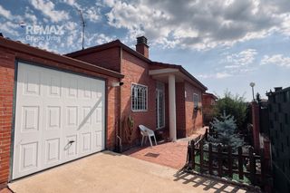 Xalet  Calle romero. Chalet independiente en una sola planta con parcela de 500 m�