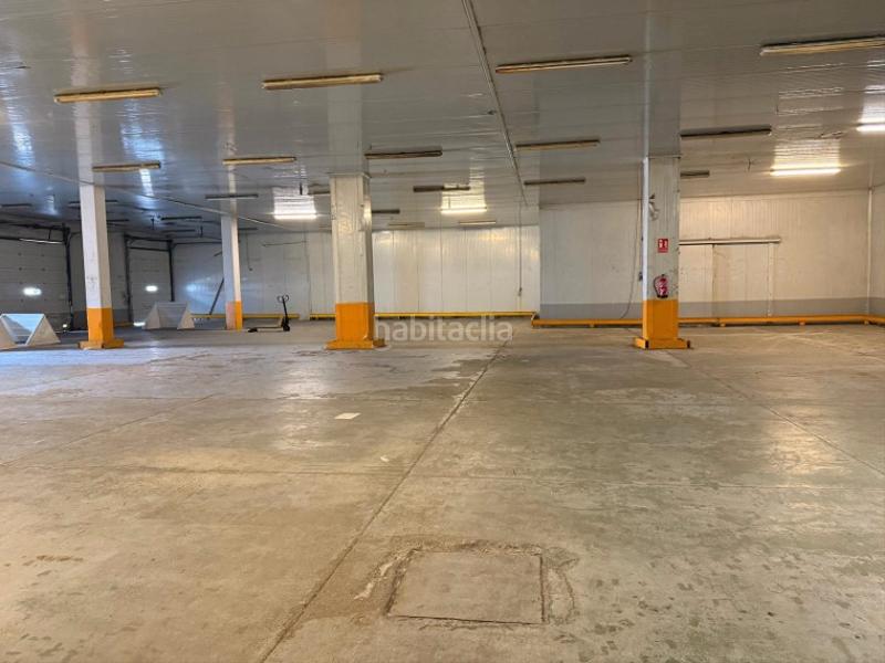 Foto 9be8f70d-a72d-409d-8d92-d9a59336f91c. Location bâtiment à usage industriel dans carretera cadiz nacional iv 27c dans Sevilla