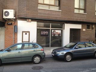 Lloguer Local Comercial en Calle san agustn 4. Excelente local con escaparate.