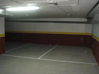 Rent Car parking in Calle estrella de elola 22