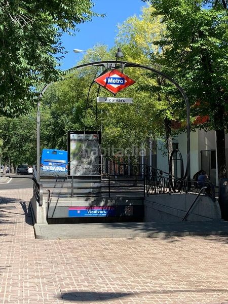 Foto f120bf57-b0d6-4762-a050-d843a35e4b23. Aparcament cotxe a Ambroz Madrid