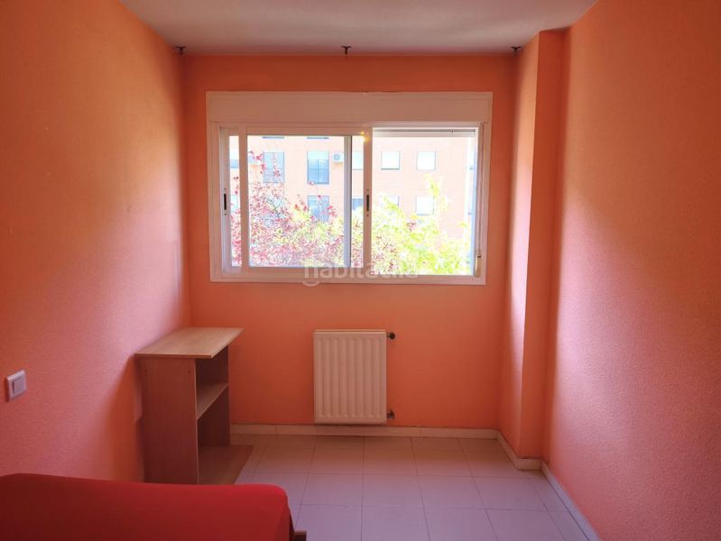 Foto fa5dc56f-e22f-41f6-891b-643d1a05328b. Piso en Villaverde Alto Madrid