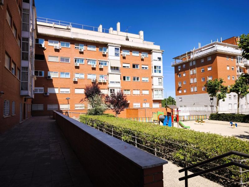 Foto 904412e3-8ebc-4269-82cf-6c39a599d23f. Pis amb calefacció aparcament a Villaverde Alto Madrid