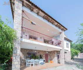 Chalet en Tiemblo (El). Chalet independiente con jardín