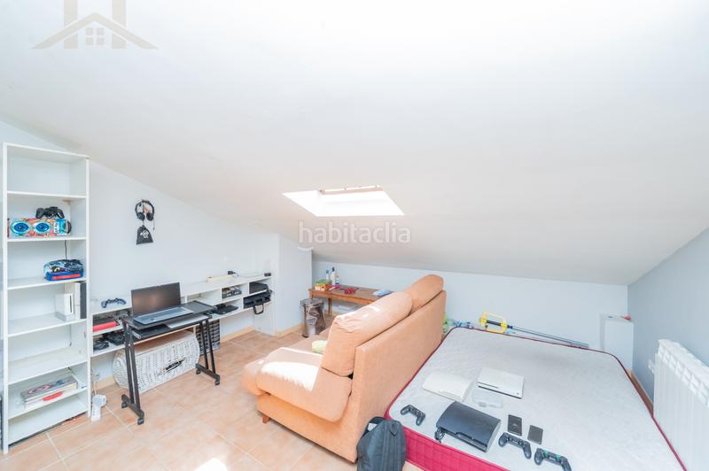 Foto f8443ff0-57ab-4c39-b8bd-d616a2803d27. Casa pareada chalet pareado de 200m2 con 7 habitaciones en Pelayos de la Presa