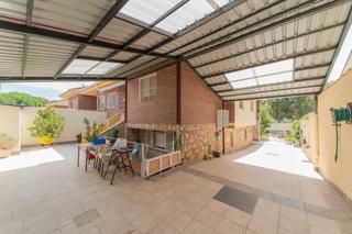 Casa aparellada a Pelayos de la Presa. Chalet pareado de 200m2 con 7 habitaciones