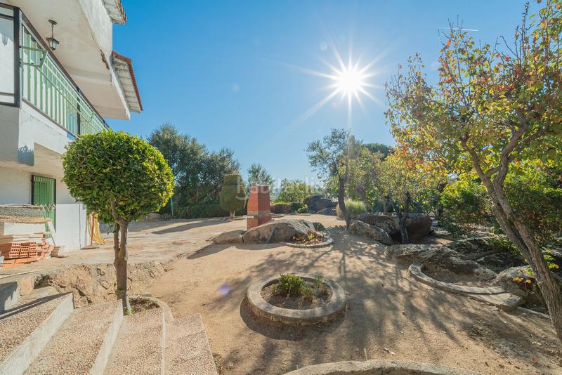 Foto a343417a-dd01-4b15-bb51-d69a61b9028a. Chalet  independiente con parcela de 900m2 en Tiemblo (El)