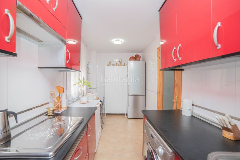 Foto 8b829abc-ff35-4be6-91b0-ac962439922e. Casa aparellada amb xemeneia calefacció a Tiemblo (El)