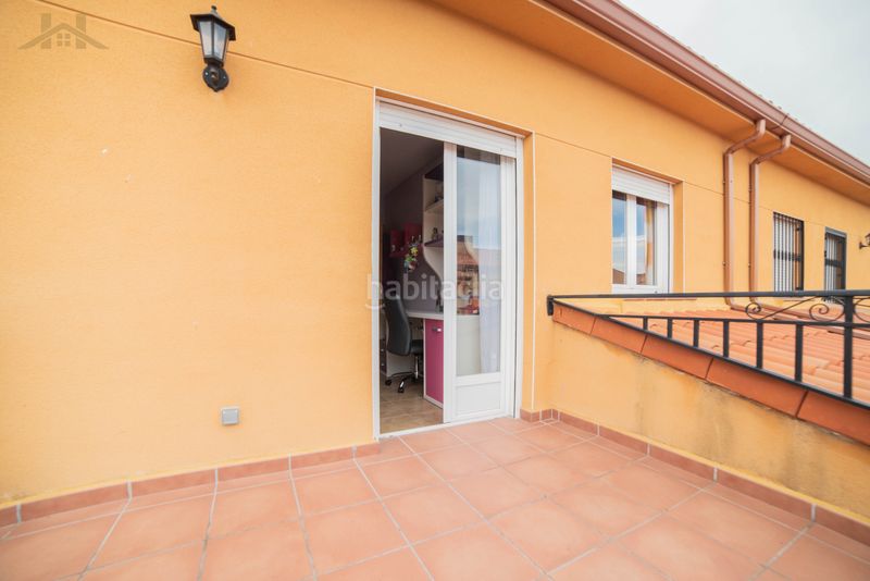 Foto 9427477c-3864-4c47-9a23-66a6a77c311f. Casa aparellada amb xemeneia calefacció a Tiemblo (El)