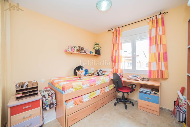 Foto 992ddf17-7a14-42a5-aad4-b5d042d771b3. Casa aparellada amb xemeneia calefacció a Tiemblo (El)