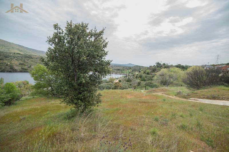 Foto f0658d5e-d5cb-421e-8c35-aec68090390a. Terreny residencial a Tiemblo (El)