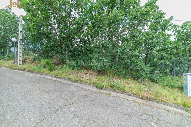 Foto c90b10cd-aafd-43af-929b-3a9426257693. Terreny residencial a Navahondilla