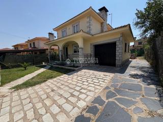 Maison à Camarena. Casa en venta en camarena