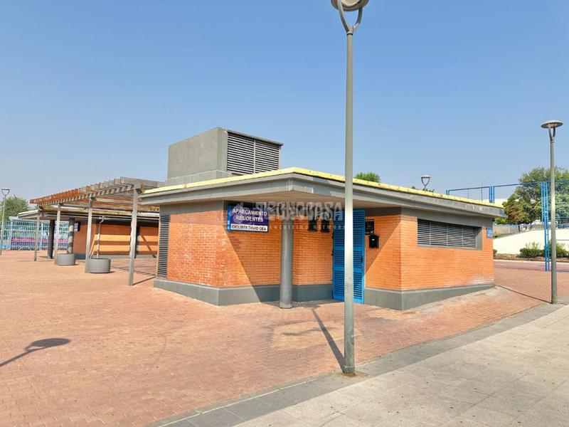 Foto bca8d6d7-5952-4dcb-b29d-1eb352ae3b0e. Parking coche boxplaza de garaje en venta en El Soto Móstoles