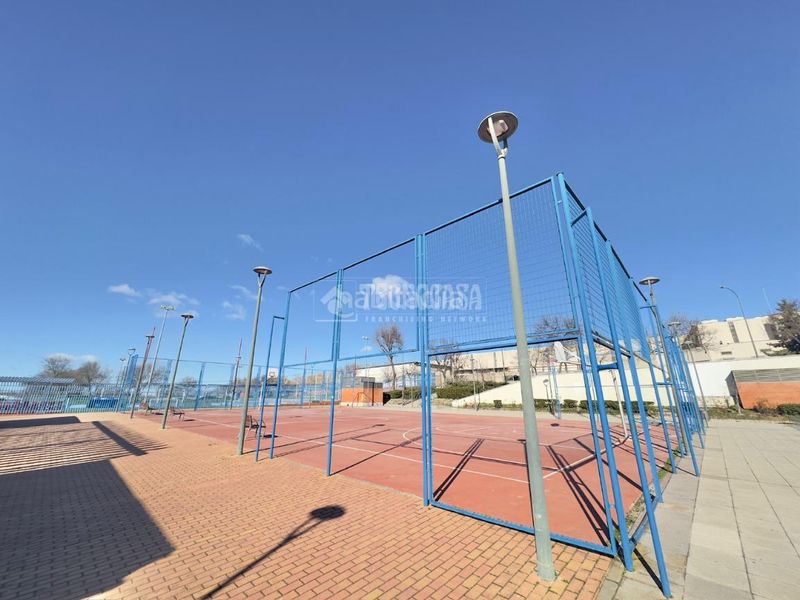 Foto fcdac1fc-a2cc-4ba2-a8ad-8d4d9a253231. Aparcament cotxe a El Soto Móstoles
