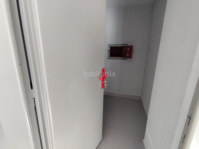 Foto 8176b19c-37b3-4eee-b452-54b68e01b790. Affitto locale commerciale in calle de los hermanos machado 4 in Móstoles