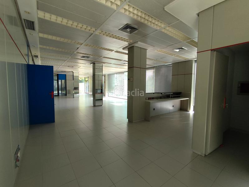 Foto a518fdf7-8823-49a2-8374-dfdc1e35d73f. Alquiler local comercial en calle de los hermanos machado 4 ¡amplio local en alquiler con múltiples posibilidades! en Móstoles