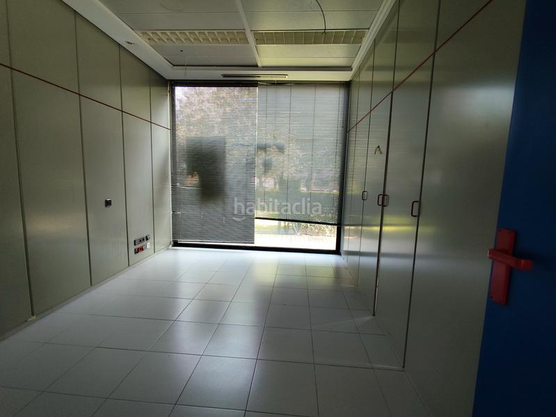 Foto f188d92b-3811-4ed9-bef0-1ef24e44a732. Rent business premise in calle de los hermanos machado 4 in Móstoles