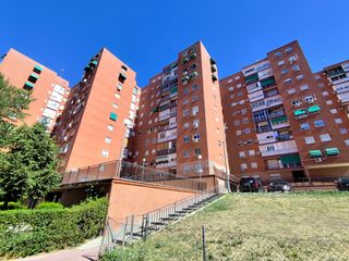 Pis  Calle de joaquín blume. Acogedora vivienda con plaza de garaje