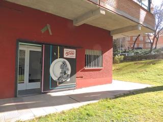 Business premise  Calle del cardenal gonzález de mendoza. En venta local acondicionado de esquina con salida de humos