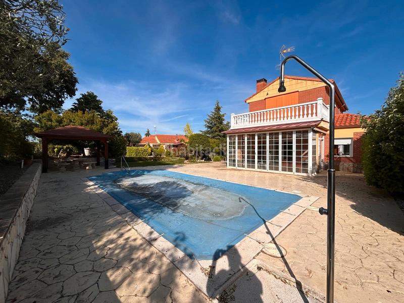 Foto 8bacb6f5-e199-4564-8f1e-09b5d3fb82c8. Chalet  independiente en parcela 1.020m2 en Chiloeches