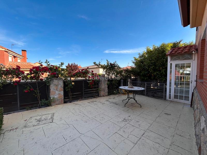 Foto bb30f5d6-3bb2-4328-8f23-e02348034908. Chalet  independiente en parcela 1.020m2 en Chiloeches