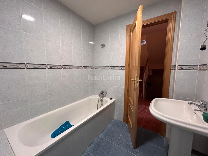 Foto 54f4c69f-7656-432a-b85b-5dbf78eac58b. Semi detached house with parking in Tórtola de Henares