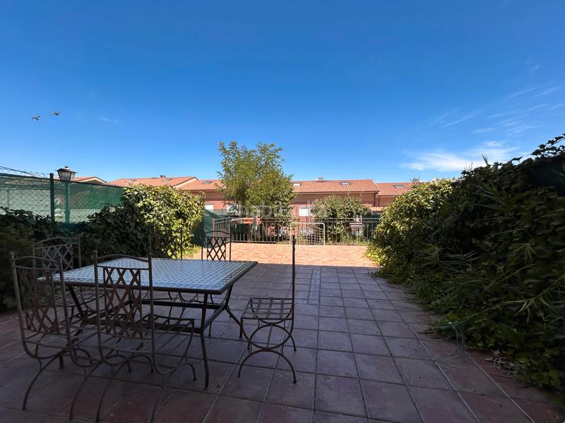 Foto 797a4912-6314-47bf-9c76-9759e3a99bbd. Semi detached house with parking in Tórtola de Henares