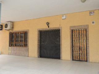 Local commercial à Calle Felipe Solano Antelo