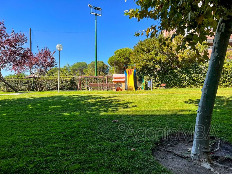 Foto 4de25fb6-e72e-4738-a723-9f90782351dd. Alquiler piso en calle isaac albéniz 18 fantástico piso con 16 m2 aprox. de terraza. tres habitaciones, 2 baños, envidiable vistas al golf. en Majadahonda