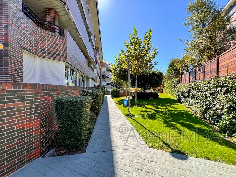 Foto 73db7211-14aa-4042-b3db-9b12a7b0e4e8. Alquiler piso en calle isaac albéniz 18 fantástico piso con 16 m2 aprox. de terraza. tres habitaciones, 2 baños, envidiable vistas al golf. en Majadahonda