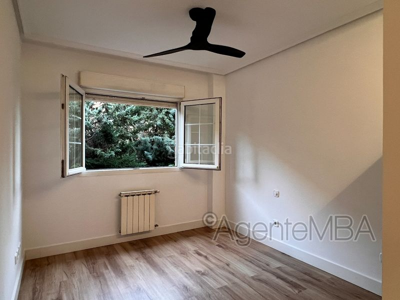Foto 8cf09665-f312-4a93-8dcd-c5292328bd6e. Alquiler piso en calle isaac albéniz 18 fantástico piso con 16 m2 aprox. de terraza. tres habitaciones, 2 baños, envidiable vistas al golf. en Majadahonda