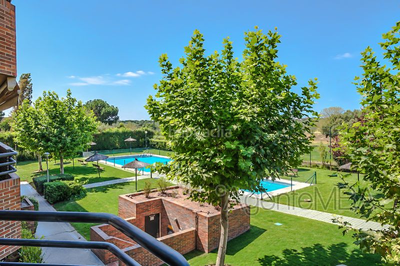 Foto 9440328f-9ad9-45a9-93c5-4dabe918b0ae. Alquiler piso en calle isaac albéniz 18 fantástico piso con 16 m2 aprox. de terraza. tres habitaciones, 2 baños, envidiable vistas al golf. en Majadahonda