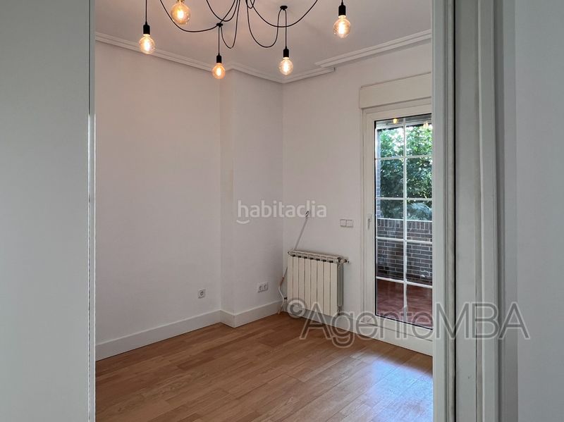 Foto b52e7ebc-6e67-4c7f-abf8-df24912b442e. Alquiler piso en calle isaac albéniz 18 fantástico piso con 16 m2 aprox. de terraza. tres habitaciones, 2 baños, envidiable vistas al golf. en Majadahonda