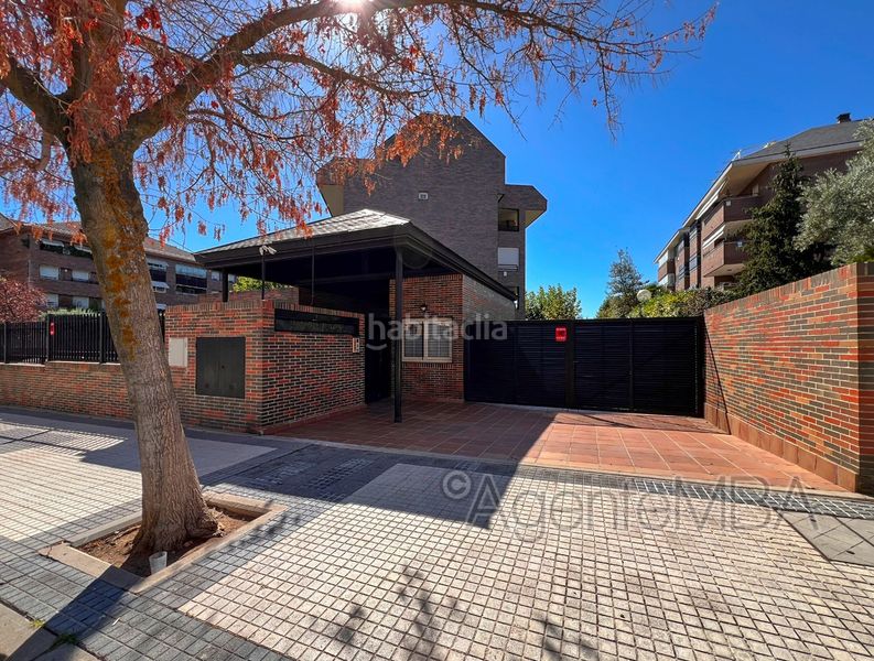 Foto dc931158-8a58-4cbf-a045-cc8bd7fd5f9e. Alquiler piso en calle isaac albéniz 18 fantástico piso con 16 m2 aprox. de terraza. tres habitaciones, 2 baños, envidiable vistas al golf. en Majadahonda
