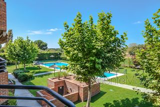 Lloguer Pis a Calle isaac albéniz 18. Fantástico piso con 16 m2 aprox. de terraza. tres habitaciones,