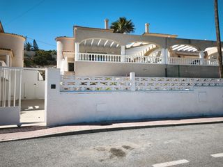 Casa adosada  Oriola. Adosado en pueblo acantilado campello.