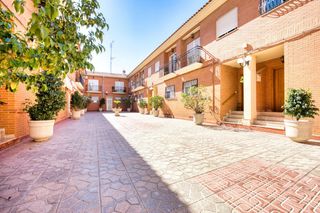 Casa adossada a Centro