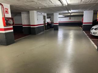 Miete Autoparkplatz in Carrer de valentí almirall 6. Plaça parquing doble al costat del parc de catalunya.