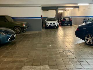 Aparcament cotxe  Plaça del vallès. Plaça garatge en venda al centre,  a la plaça valles.