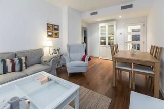 Appartement  Ronda de ponent. Pis llogat,  semi-nou amb venda al costat parc catalunya.