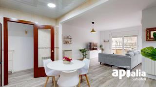 Appartement à Centre-Eixample-Can Llobet. Pis venda reformat al centre de barbera del valles.