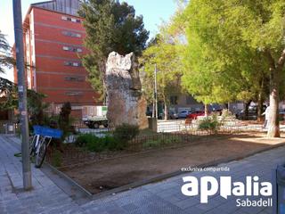 Pis a Creu Alta. Planta baixa amb terrassa interior a la creu alta.