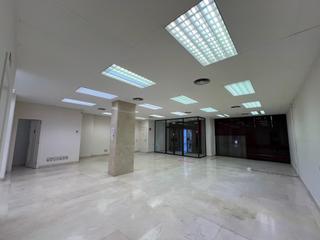 Lloguer Local Comercial  Carrer de caldern. Local comercial 167m2. al centre de sabadell.