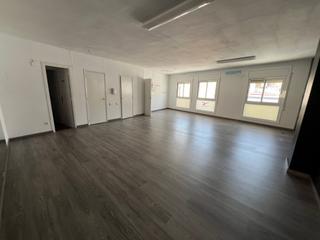 Location Local commercial  Carrer de sant jaume. Edifici en lloguer al centre de sabadell.