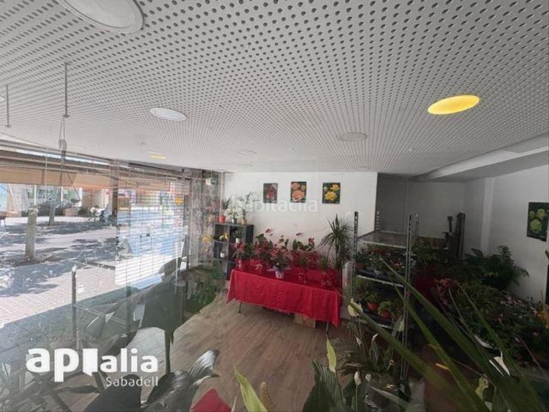 Foto fcb6e623-8ae5-429d-9541-b50fc0a2f341. Local comercial  en venda a l'avinguda. en Sabadell