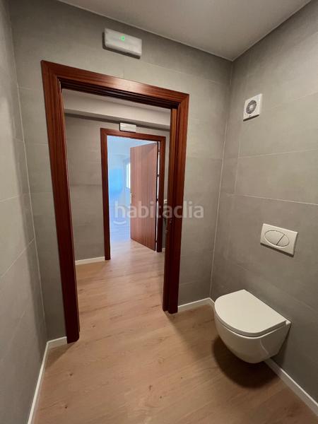 Foto ce90e87f-b598-4216-99fc-ee09fdf250d6. Alquiler oficina despatx 100m2. cantoner al Centre. edifici totalment comercial. en Sabadell