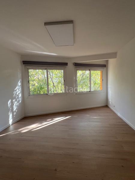 Foto b72e2332-eafd-4bf9-b8ea-1117cc00cb1b. Rent office space in Centre Sabadell