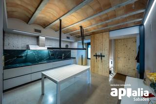 Casa a Gràcia. Casa impecable 3hab. amb piscina i pati al barri de gracia.