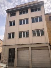 Location Édifice  Carrer d'ausiàs marc. Edifici industrial i d'oficines de 3 plantes de lloguer.